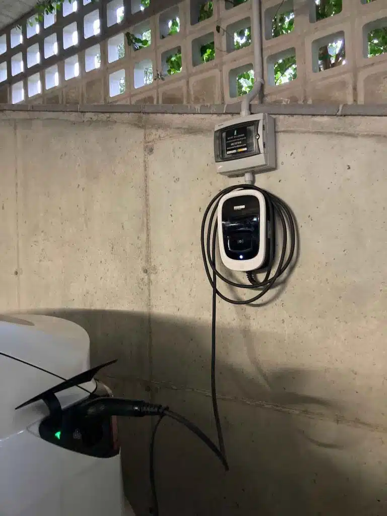 Instalación de Cargador de Coche Eléctrico
