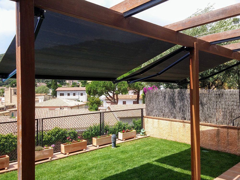 Instalación de toldo cofre en ático residencial en La Garena, Alcalá de Henares