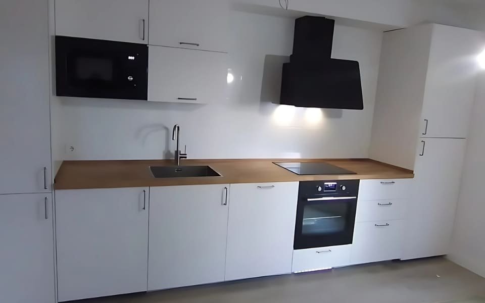 Montaje de cocina moderna instalada en Madrid