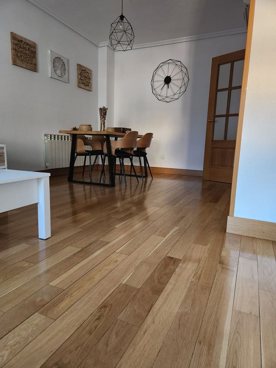 Instalación profesional de suelo laminado y tarima flotante en chalet de Rivas-Vaciamadrid